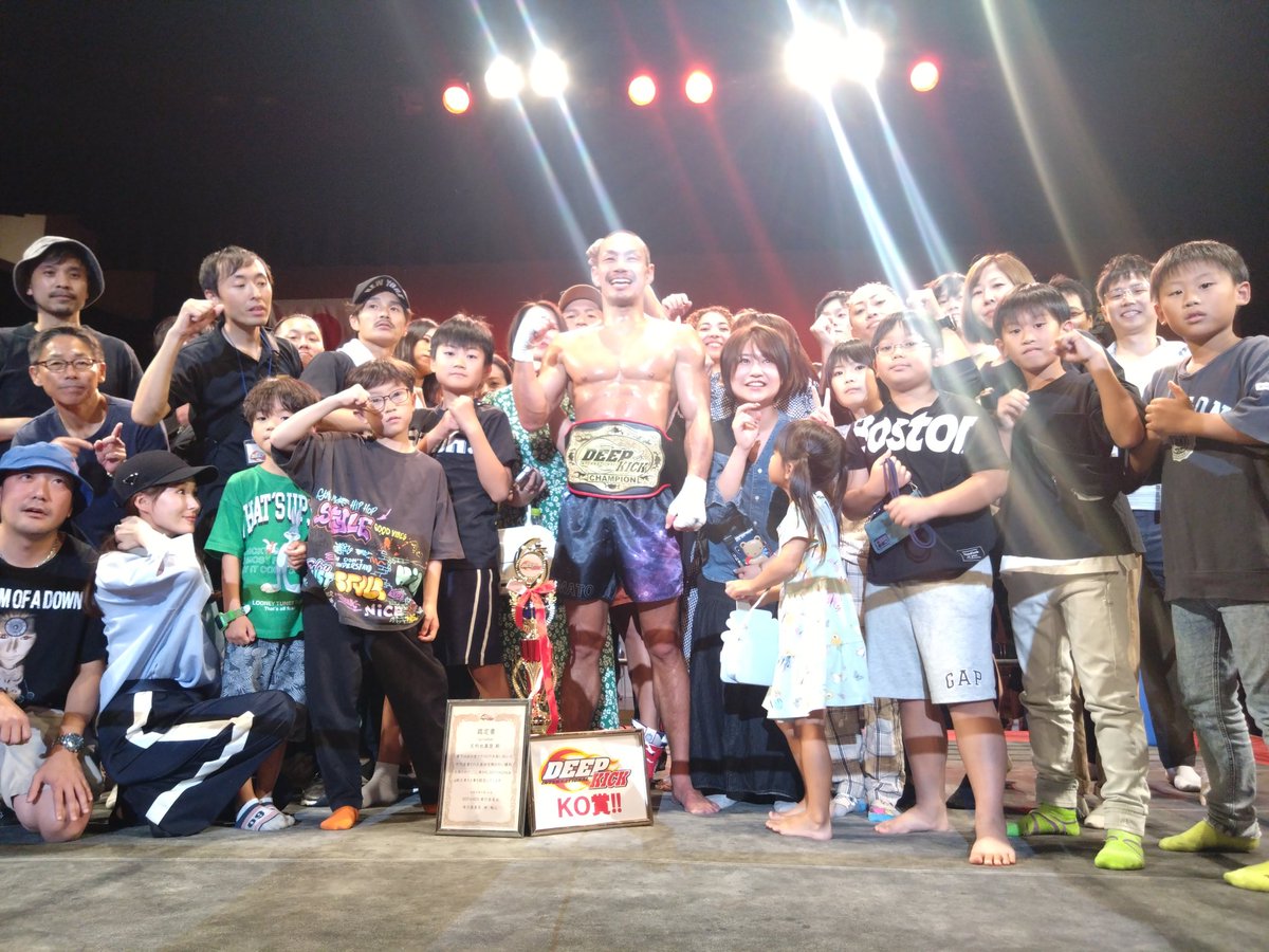 deep_kick2009's tweet photo. 【DEEP☆KICK 67 試合結果速報】
▼ダブルメインイベント2
DEEP☆KICK-63kg王座決定トーナメント決勝 3分3R 延長1R
◎足利也真登(FightClubRush)
×竹内皇貴(チームドラゴン)
KO 3R 1分58秒
※足利也真登が-63kg第5代王者に
#DEEPKICK #テクスピア大阪
#DEEPKICK67 https://t.co/ZYVksD9wrq
