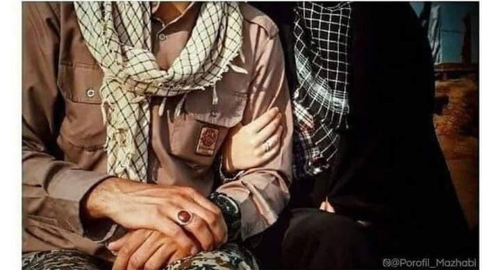 SajjidKawish's tweet photo. مرد کی محبت میں بہت طاقت ہوتی ہے مرد کبھی روتا نہیں البتہ وہاں مرد کے آنسوں ضرور چھلک آتے ہیں جہاں اسے انتہا کی محبت ہو۔
📌 *یہ محبت ہمسفر کے روپ میں کم ہی لوگوں نصیب ہوتی ہے جنھیں نصیب ہوتی وہ قدردان نہیں ہوتے جنھیں نصیب نہیں ہوتی وہ تمنا کرتے۔*
✍🏻 *ســربازِ امــام 🍁
#Baseej https://t.co/VpeC6gJRBv