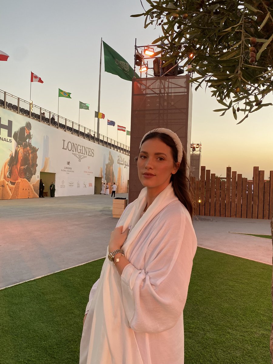 JacquelynMay20's tweet photo. السعودية ليست مجرد بلد آخر بالنسبة لي، 
إنها "وطن"

مكانٌ أفتخر بالقول أن زوجي العزيز و أبنتي قادمة منه. 

كل شيء في السعودية مذهل الناس، الطعام، والحكومة الطموحة المذهلة التي تعمل من أجل تطوير البلد

 💚🇸🇦 عيد وطني سعيد، المملكة العربية السعودية

#اليوم_الوطني_93_السعودي https://t.co/2UjSFE3zPy