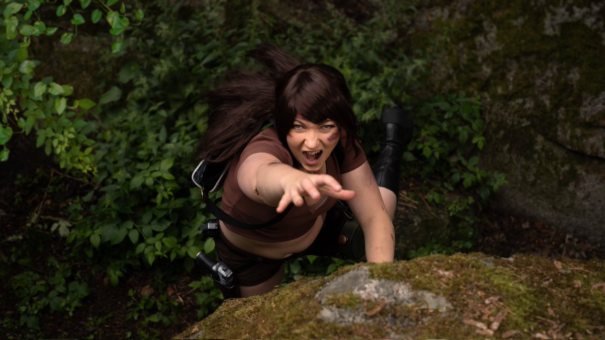 ItoCosplay's tweet photo. This picture was so hard to pose for with timing, facialexpressions, cordination, wether etc. 😁
Biggie shout out to @RobertCosPhoto for not giving up on me! I love this picture he took. 😍💖😎💪

#tombraider #laracroft #photography #laracroftcosplay #tombraidercosplay #cosplay https://t.co/7lcJiNEcjG