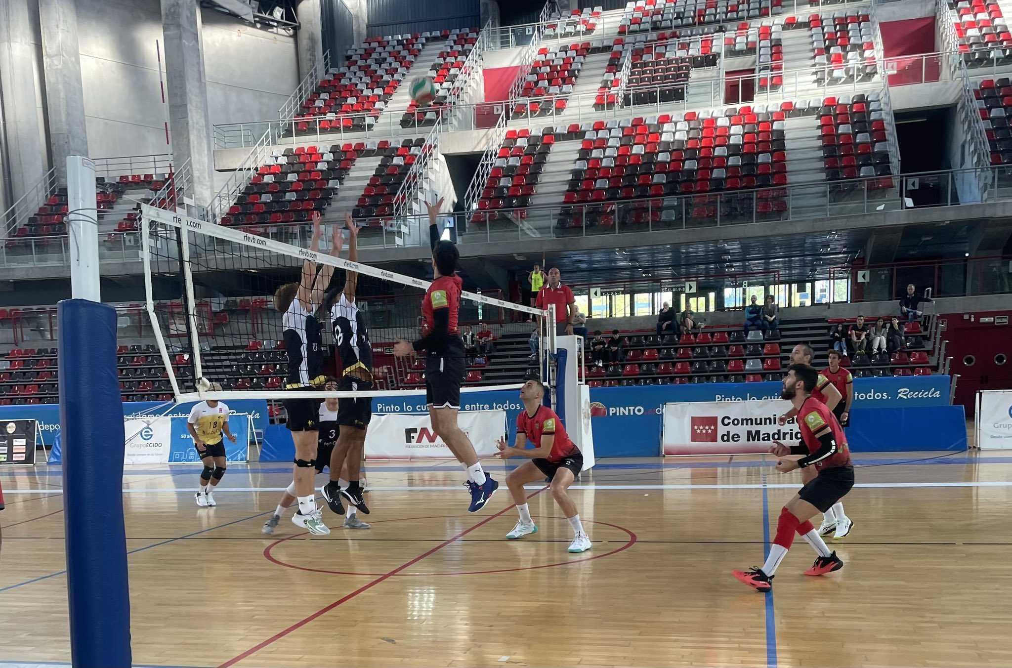 RFEVB - Los tie-breaks definen la fase final de la Superliga Masculina 2