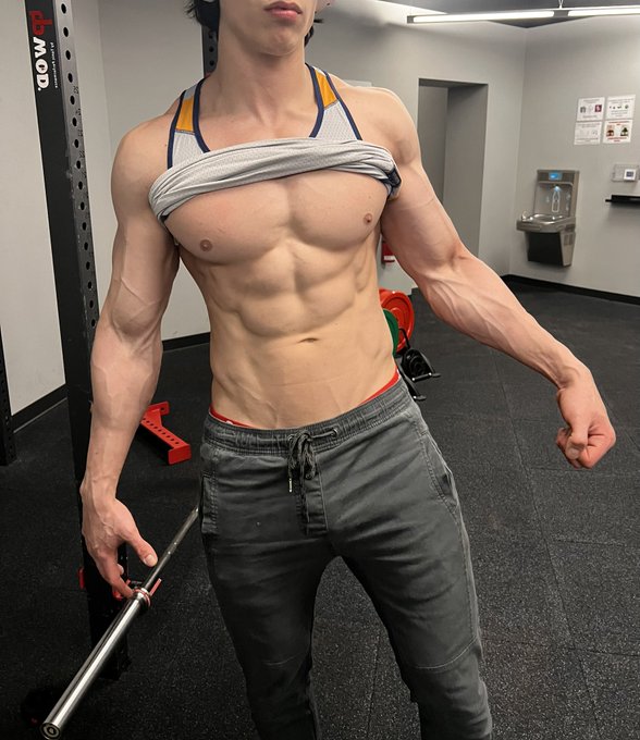 Can we fuck in the gym? 👀 https://t.co/rAca0fWhtk