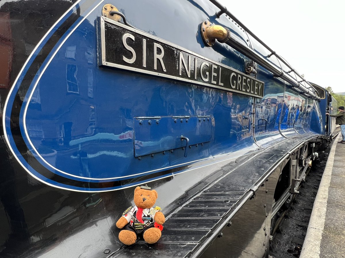 I do believe today is going to be a very fun filled day!! @nymr and here’s my first engine I’ve sat on already @railwaybear @NigelGresleyA4 @GresleyDragon #choochoo