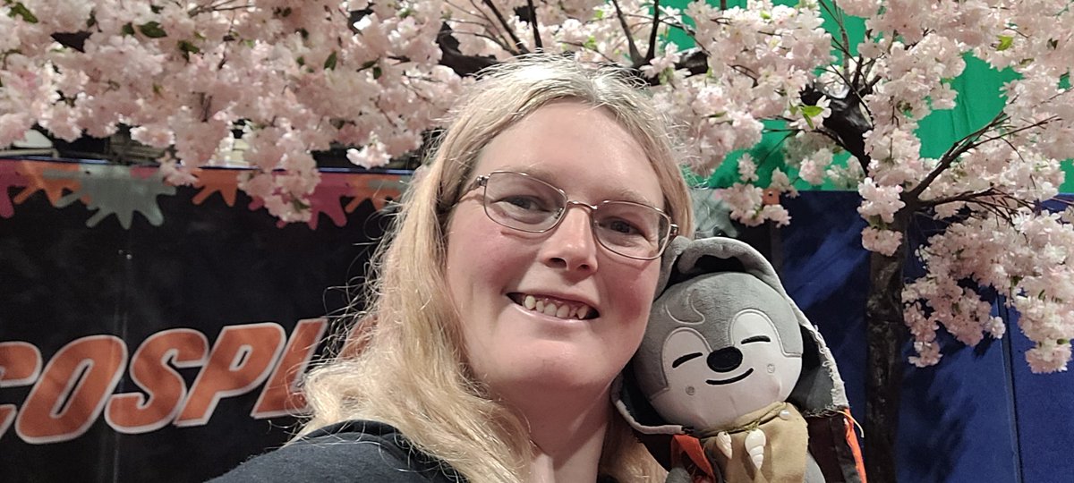 SarahElliotAuth's tweet photo. #acmecomiccon day 2 underway 

Come say hi, grab a book and give Wolfie a hug https://t.co/i4jsl856Tf