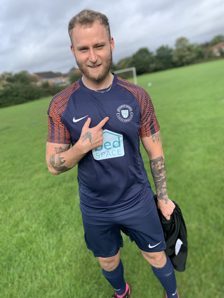 First outing for the new away kit courtesy of Bed Space Resource Ltd! Modelled by Bed Space employee Andy Brooks and our sewing magazine model @vinnyrussxll