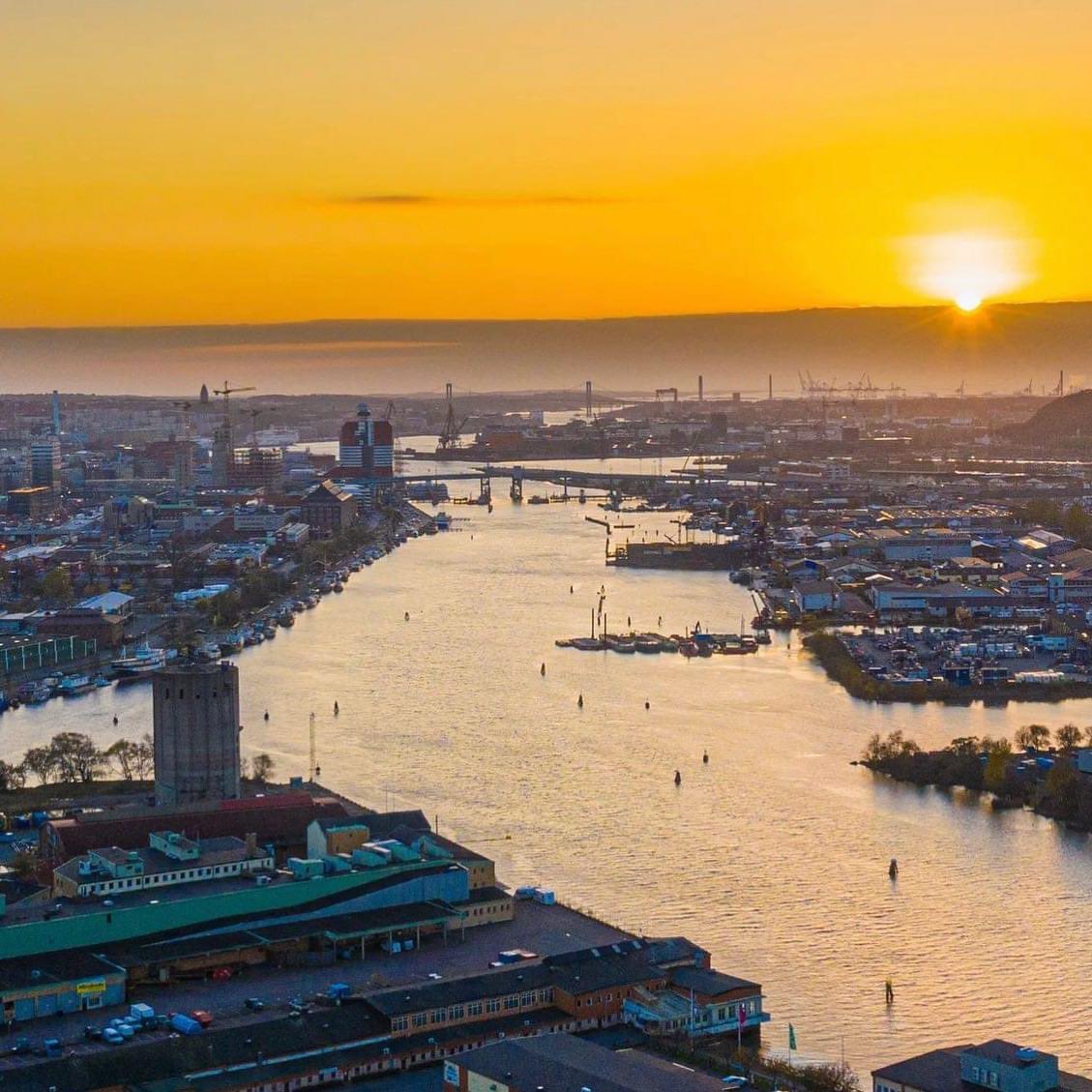 Good morning Brucebuds from Gothenburg Sweden! Have a great day everyone 🎤🎸🥁❤️🇸🇪Hope Bruce had a wonderful Happy Birthday 🎈🎂🎁