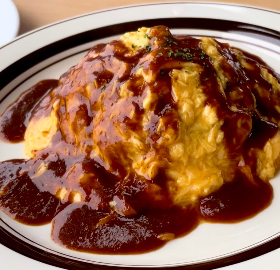 🏝🍽 Omelette rice with demi-glace sauce