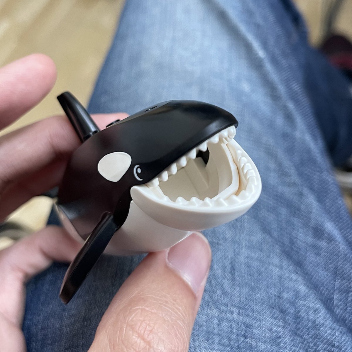 So I'm in Skærbæk (Denmark) for a #LEGO exhibition.

During a conference, I raised my hand to make a question.

I received a Lego killer whale in return.

A very happy killer whale :)
