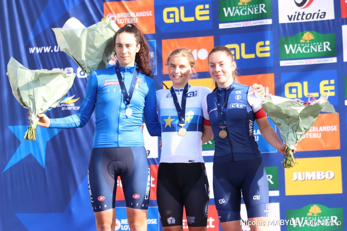 La Belge Fleur Moors est la nouvelle Championne d'Europe Juniors. Les Françaises se classent 3e, 4e et 5e !

Le classement : directvelo.com/actualite/1079…

📸 Nicolas Mabyle - DirectVelo