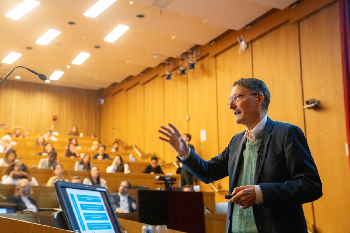Bundesgesundheitsministerium (@bmg_bund) on Twitter photo Zwei Tage Boston im Namen von #Digitalisierung und #KI: Bundesgesundheitsminister Prof. <a href="/Karl_Lauterbach/">Prof. Karl Lauterbach</a> hat mit amerikanischen Regierungsvertreter*innen und Expert*innen den Dialog über bessere Zusammenarbeit bei der internationalen Forschung von #Gesundheitsdaten fortgesetzt. Zwei Tage Boston im Namen von #Digitalisierung und #KI: Bundesgesundheitsminister Prof. <a href="/Karl_Lauterbach/">Prof. Karl Lauterbach</a> hat mit amerikanischen Regierungsvertreter*innen und Expert*innen den Dialog über bessere Zusammenarbeit bei der internationalen Forschung von #Gesundheitsdaten fortgesetzt.