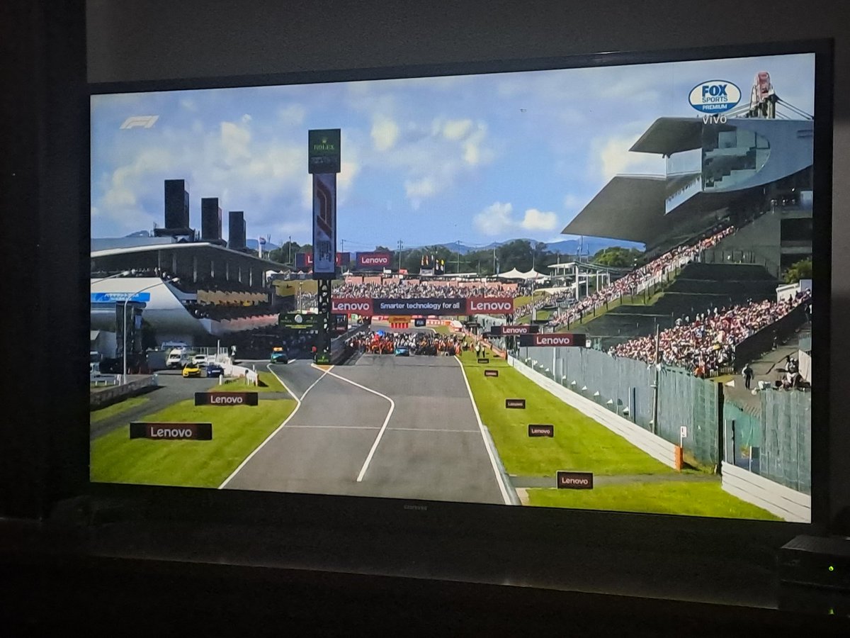 Viendo La Carrera #JapaneseGP #F1 desde #ElSalvador #FORZAFERRARI