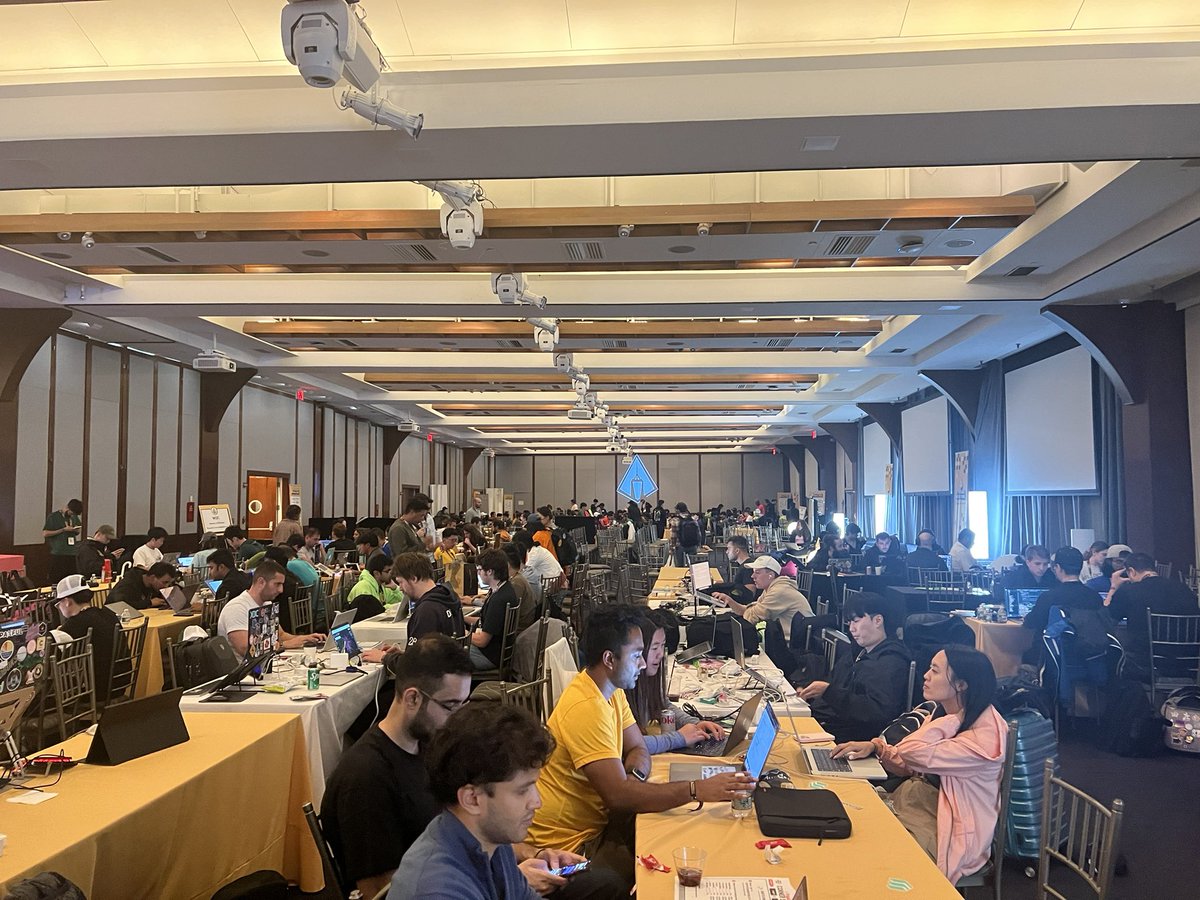 1 AM on a Saturday night in NYC. Hacking along with 1000+ builders solving the biggest hurdles hindering crypto’s mass adoption. WAGMI? Hell yeah. @ETHGlobal #ETHNYC #Web3