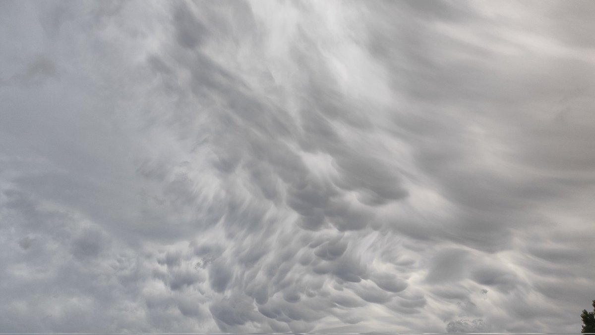 schuhri68's tweet photo. Clouds of Rijeka, Croatia https://t.co/blxUFi7aYl
