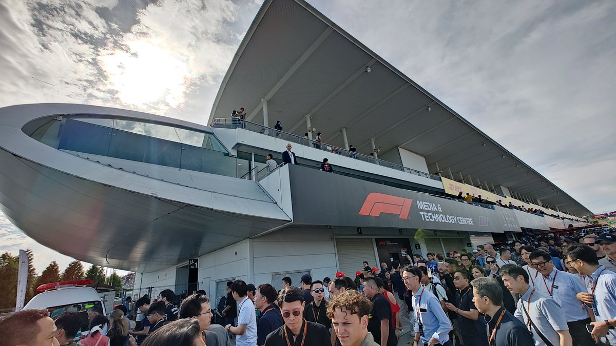 Lenovo tweet media