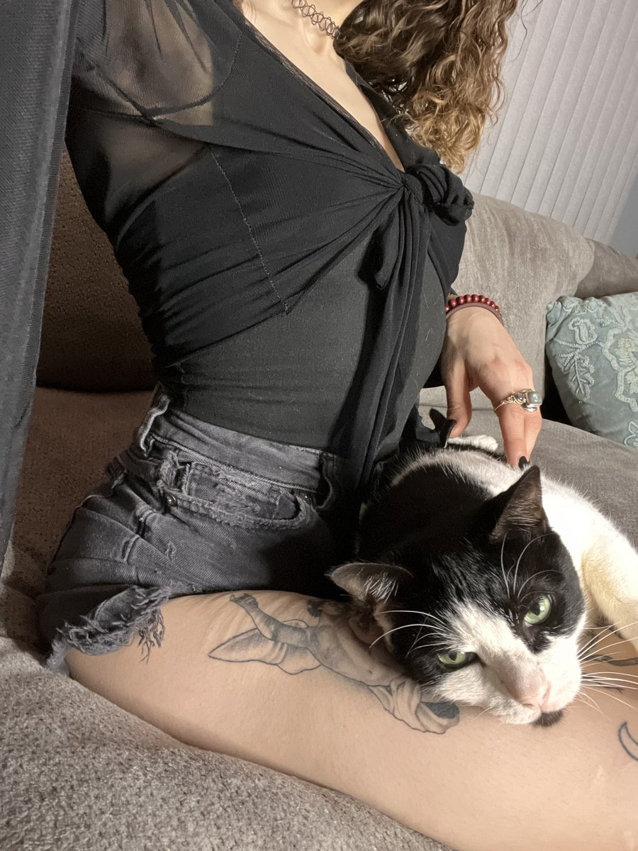 pixie__goddess's tweet photo. My favorite pussy https://t.co/8DP134Cdyx