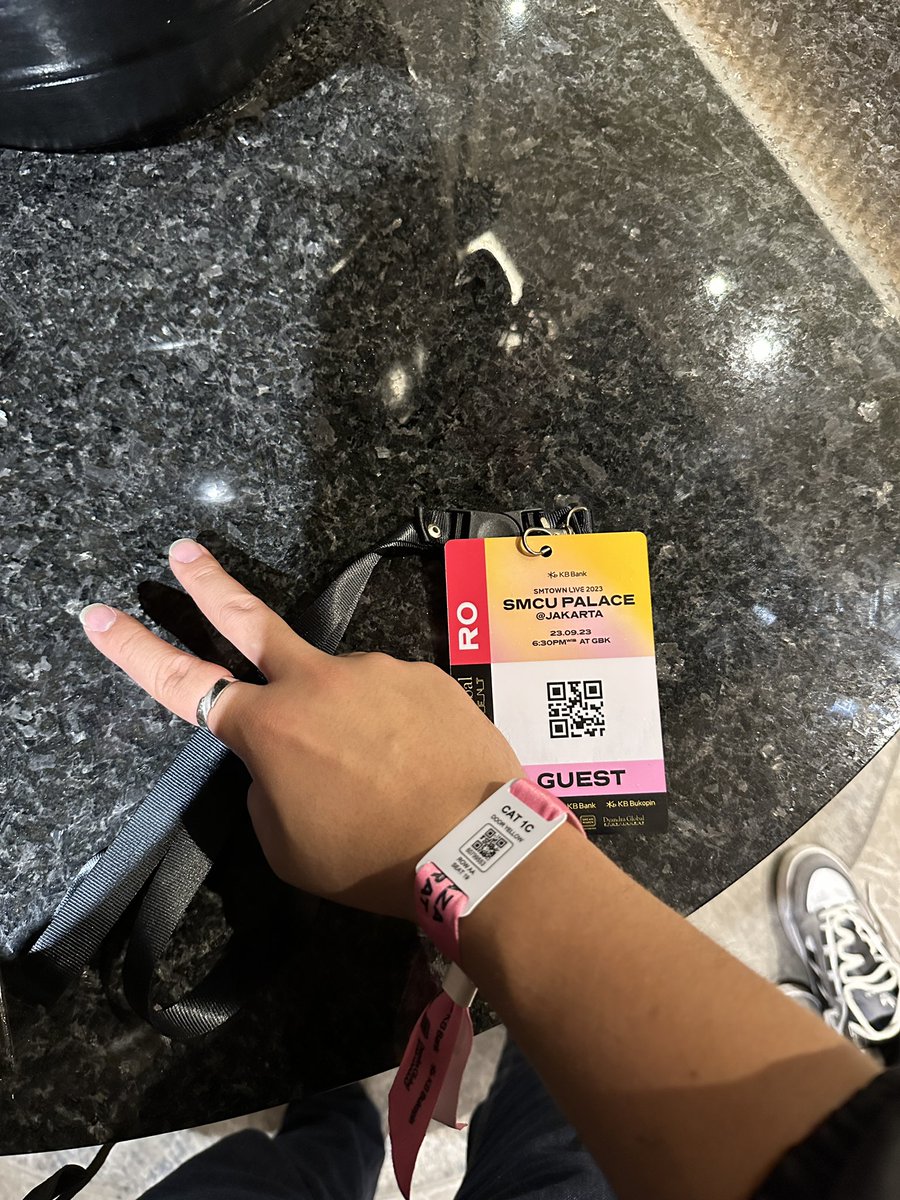 JeromePolin's tweet photo. SMTOWN seruuuu https://t.co/nq8cSwyCbY