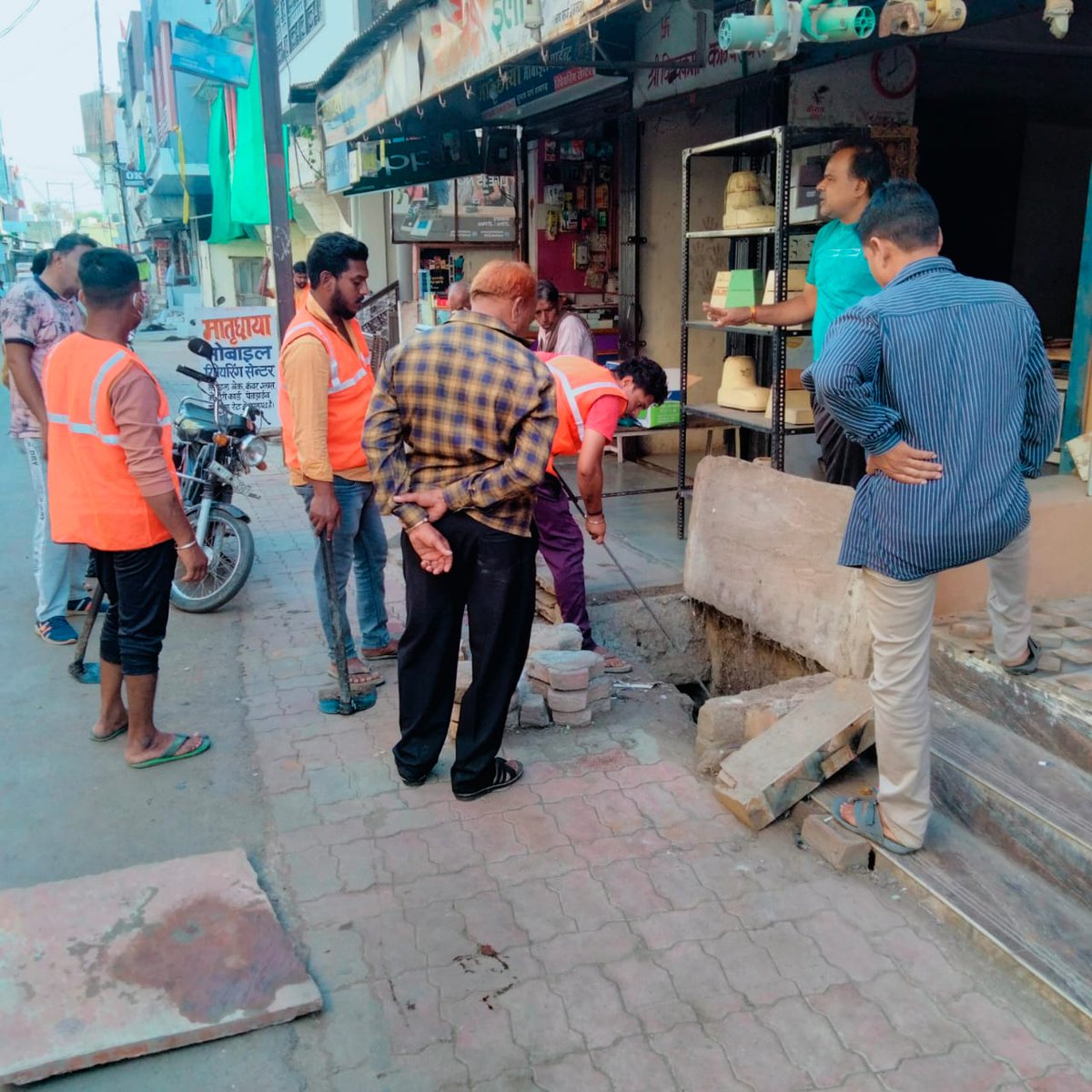 CmoShamgharh's tweet photo. नगर परिषद् शामगढ़ जिला मंदसौर
@CmoShamgharh
·
15m
इन्डियन स्वच्छता लीग 2.0 के अंर्तगत नालियों की सफाई करवाई गई 
 #SwachhSurvekshan2023 #SwachhSurvekshan2023madhyapradesh #ISL 2.0
@urbansbm
@MoHUA_India
@bharatyadavias
@DrHiman78058457 https://t.co/NMei1nVQNj