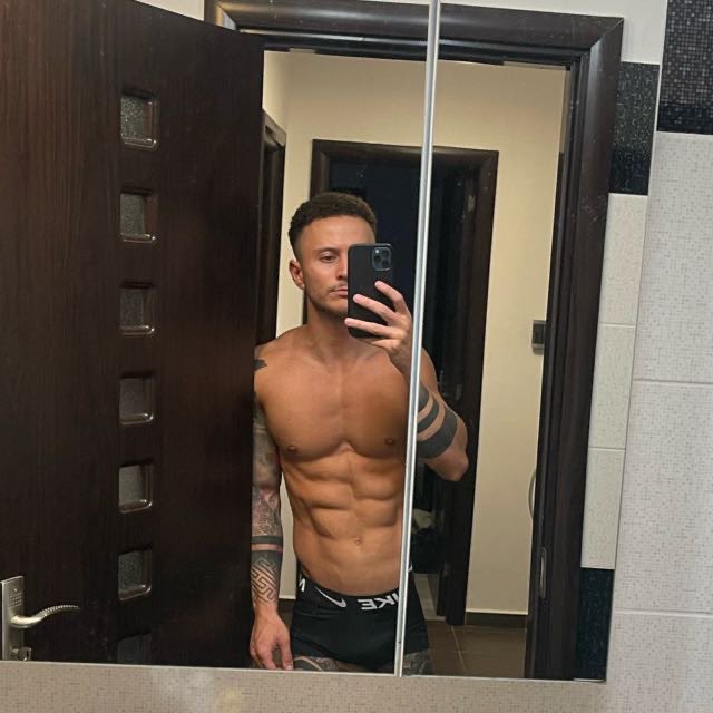 RichardDarell2's tweet photo. Ive now on @chaturbate at https://t.co/yxySS02kHJ #muscle #abs #fit #fitworld #camboy #worship #muscles #nude #bigcock #biceps #pecs https://t.co/FwfpvPZsVk