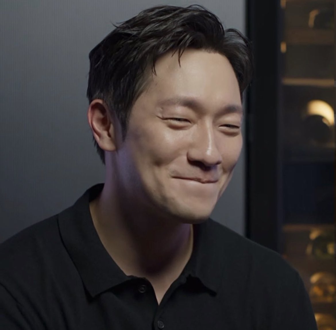 Artitaya_C's tweet image. รอยยิ้มแบบตายิ้มได้ สาดความเขินใส่คนมองได้นี่มีอยู่คนเดียว 😆 ละลายไม่ไหวแล้วววววว 

ช่วงนี้เฮียกูพักเบรค แถมเป็นนักแสดงอิสระหมาดๆเพราะเพิ่งหมดสัญญาไป ถือเป็นช่วงที่ได้พักร่าง ก่อนจะกลับไปถ่ายซีรี่ย์ #NinePuzzle ในเดือนธันวาและยาวเลยทีนี้ คิวเต็มแล้ว

#Sonsukku
#ซนซอกกู 
#손석구