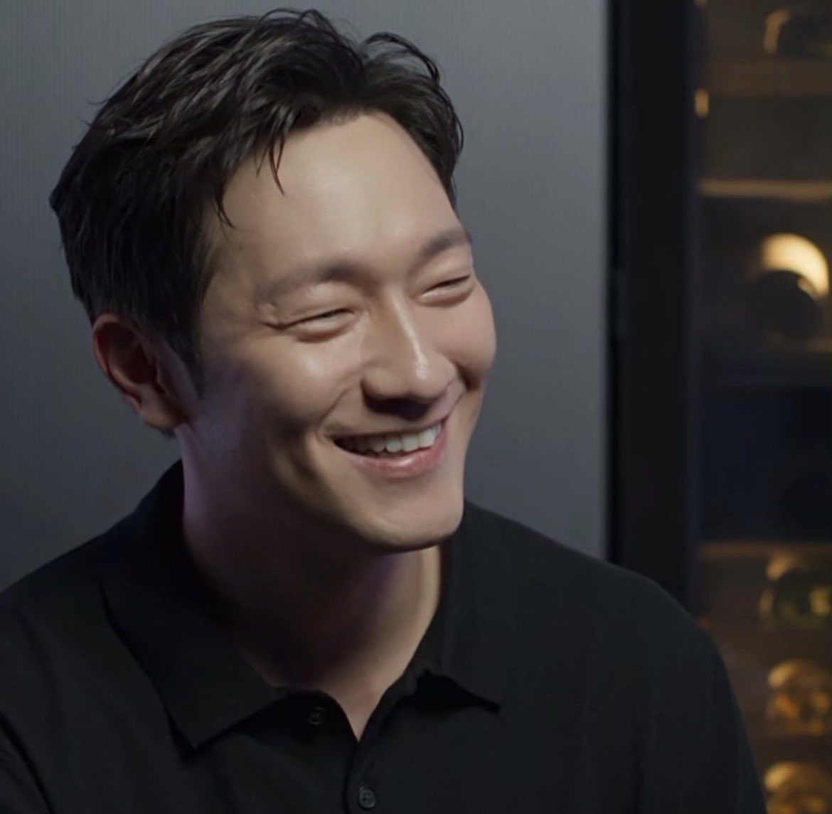 Artitaya_C's tweet image. รอยยิ้มแบบตายิ้มได้ สาดความเขินใส่คนมองได้นี่มีอยู่คนเดียว 😆 ละลายไม่ไหวแล้วววววว 

ช่วงนี้เฮียกูพักเบรค แถมเป็นนักแสดงอิสระหมาดๆเพราะเพิ่งหมดสัญญาไป ถือเป็นช่วงที่ได้พักร่าง ก่อนจะกลับไปถ่ายซีรี่ย์ #NinePuzzle ในเดือนธันวาและยาวเลยทีนี้ คิวเต็มแล้ว

#Sonsukku
#ซนซอกกู 
#손석구