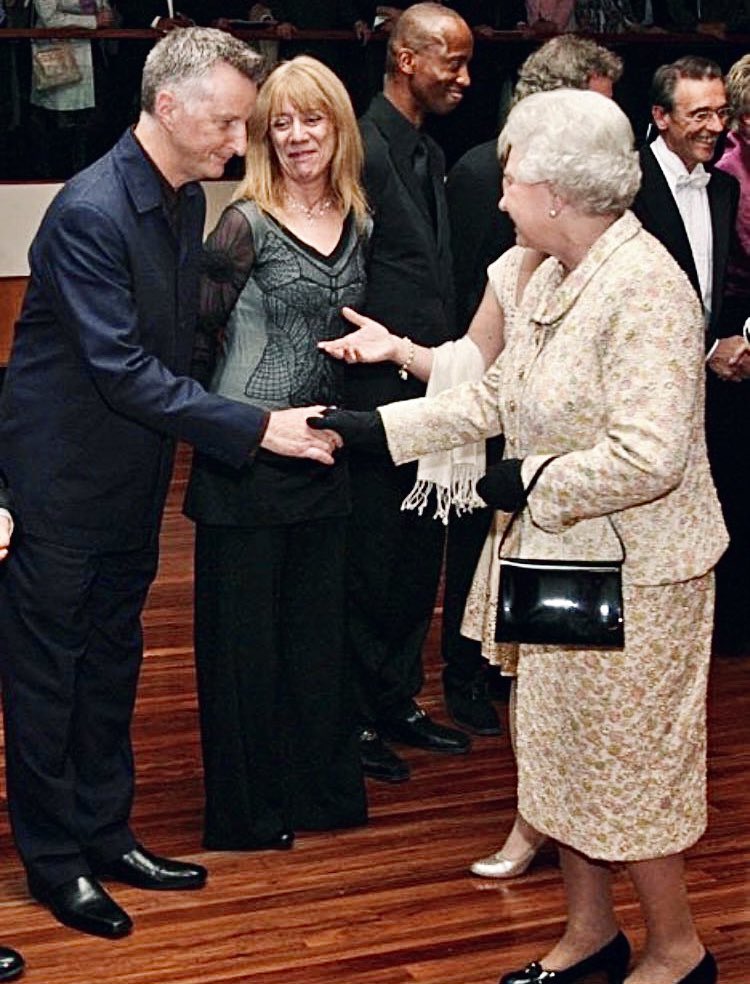 JoeFrady's tweet image. Some people would drop their trousers to the British monarchy.  
Some people just drop their aitches, grin and curtsy…
Every sensible child will know what this means ✊  
#Morrissey                       #BillyBragg