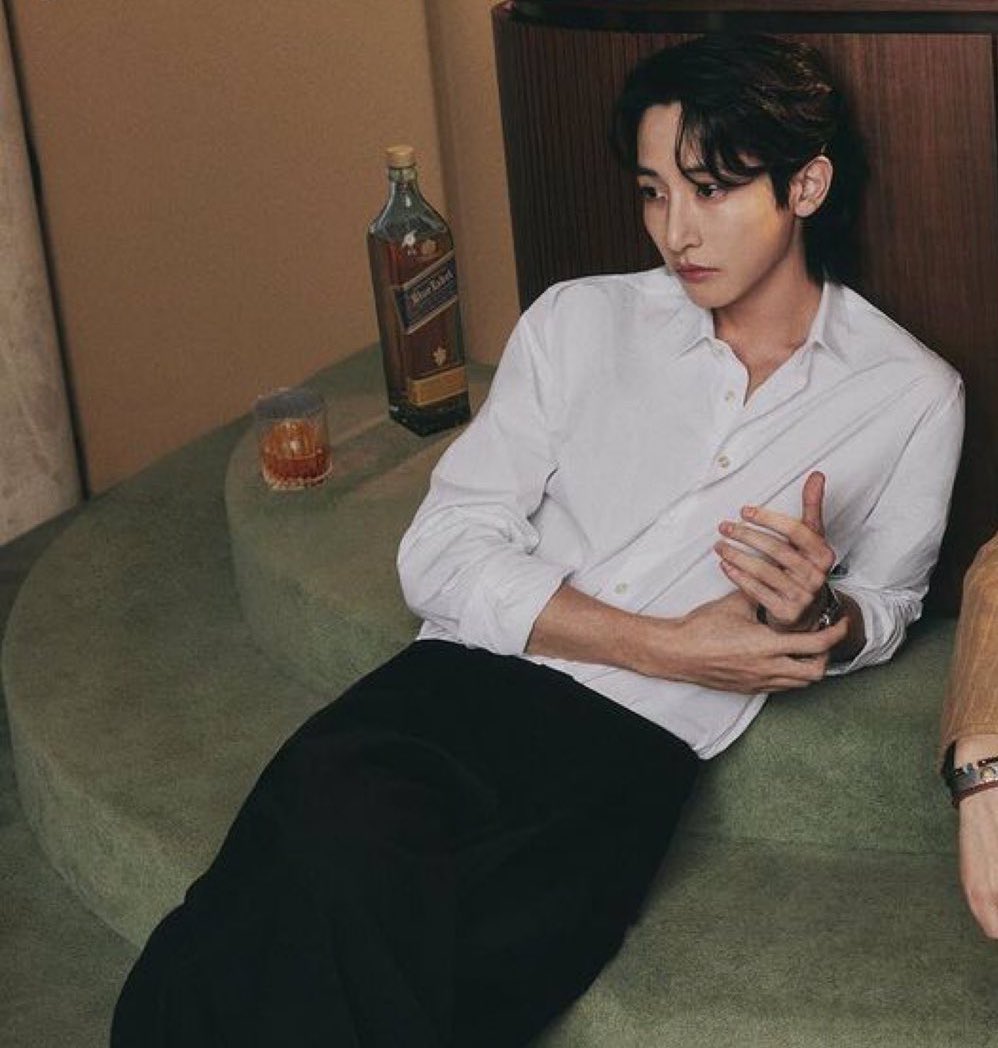 ofsoohyuk's tweet photo. Yeah i'am doing fine 🥃 https://t.co/BMAexh0rVM