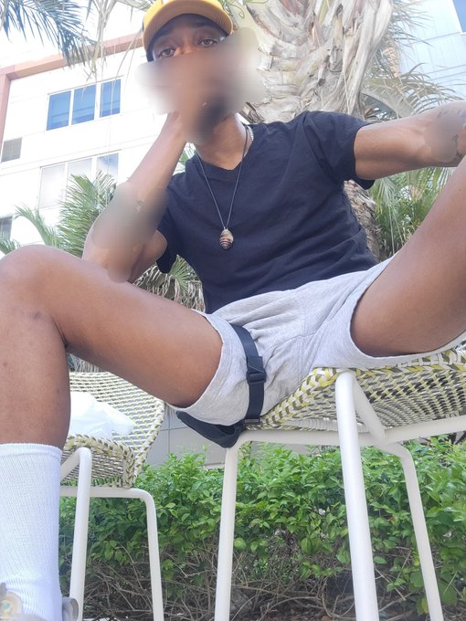 Pronouns.    : He/ Papi  Height            : 6&rsquo;4&rdquo; Shoe size      : 12/13 Zodiac sign  : Sagittarius ♐️