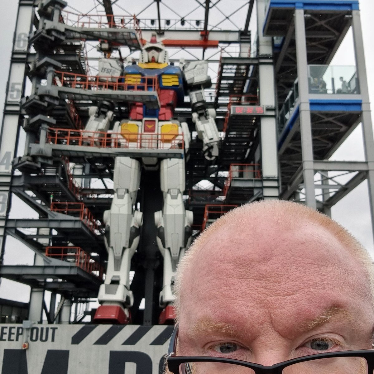 DerBlitz's tweet image. hat noch nie 'nen #Gunpla zusammengebaut und auch noch keine einzige Folge der Animes gesehen, aber die "#Gundam Factory" in #Yokohama musste "natürlich" trotzdem besichtet werden... wenn man schon mal hier ist 🤖 #DerBlitzunterwegs #Japan