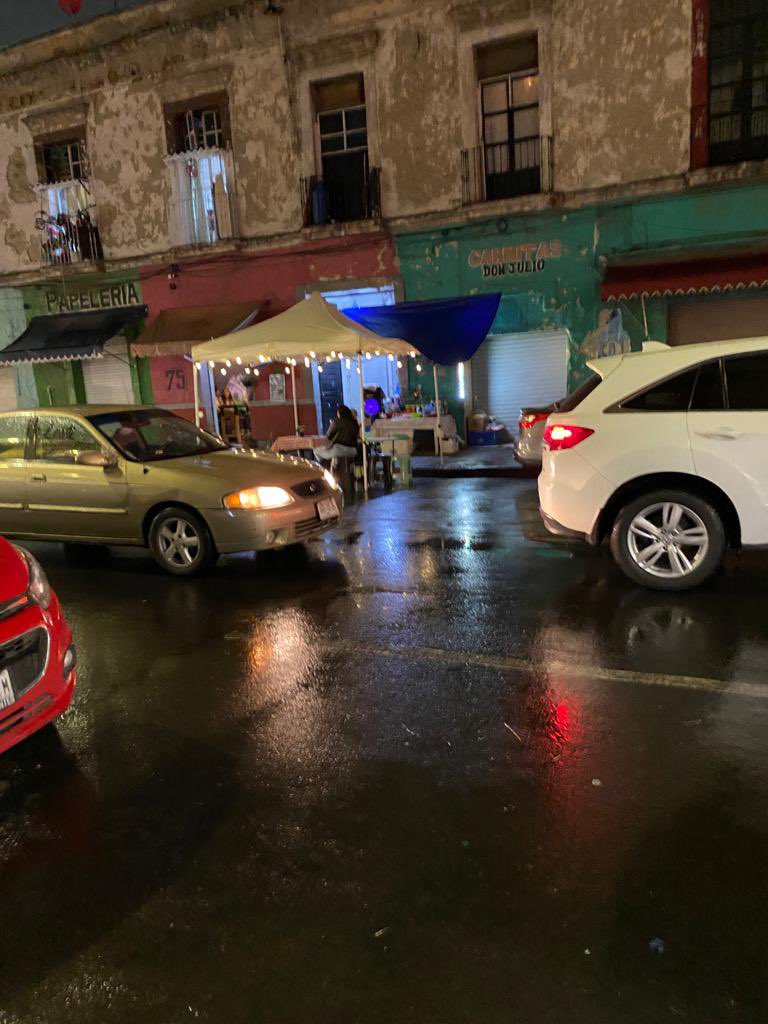 NancySoar's tweet photo. Nuevamente pido su apoyo: un changarro en Nezahualcóyotl 75 Centro Histórico tiene una bocina en la calle a todo volumen desde las 5pm y no dejan dormir ni vivir en paz desde hace meses @SandraCuevas_ @SSC_CDMX @martibatres @PAOTmx @UCS_GCDMX @ach_CDMX @c4jimenez https://t.co/NAY91YQiHy