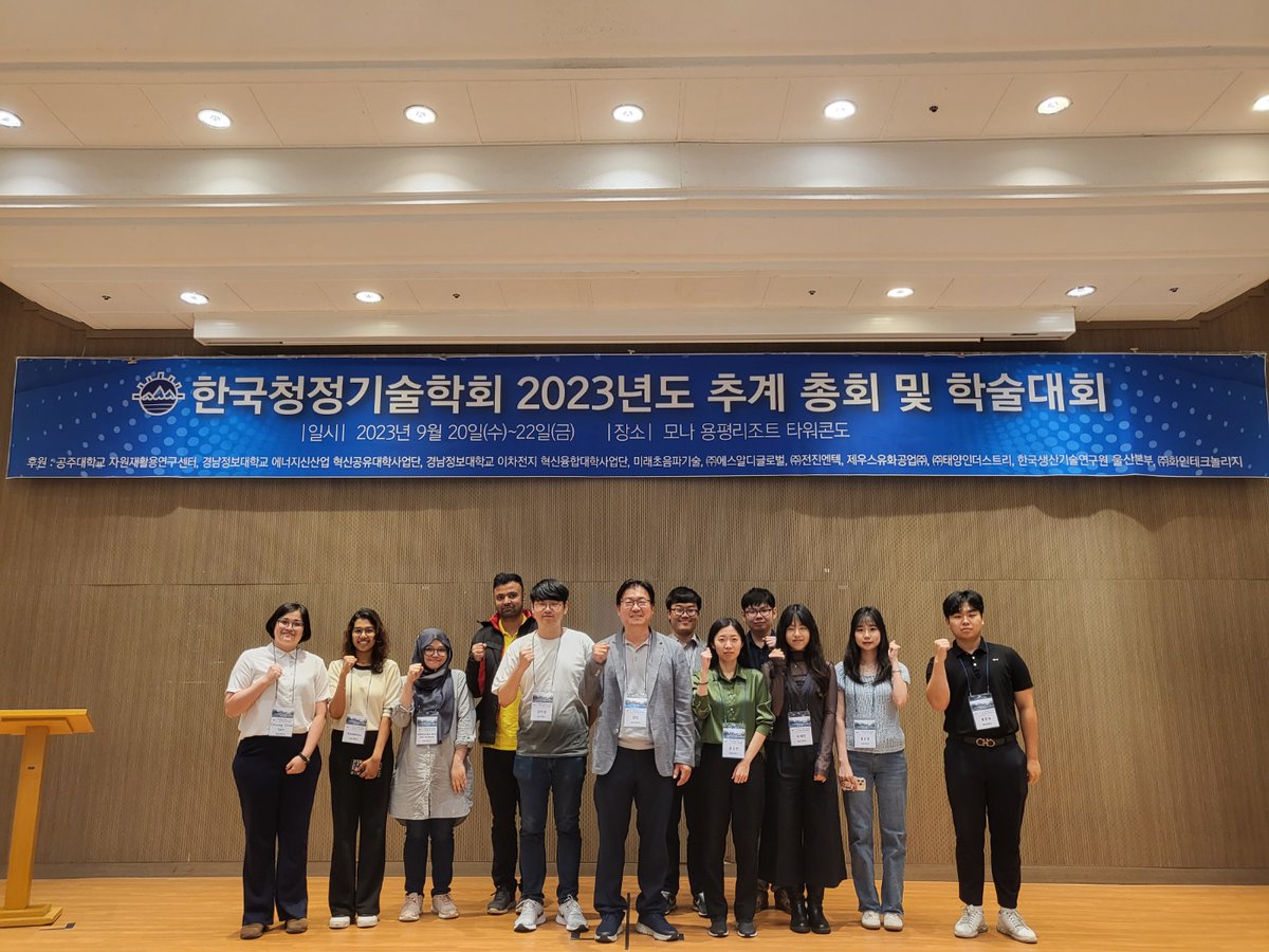MinJang04698973's tweet photo. Enjoying the Korean Society of Clean Technology autumn conference in Gangwon PyeongChang with our lab members.  #photocatalysis #environmentalapplication #JENTL https://t.co/W53hh3xiQF