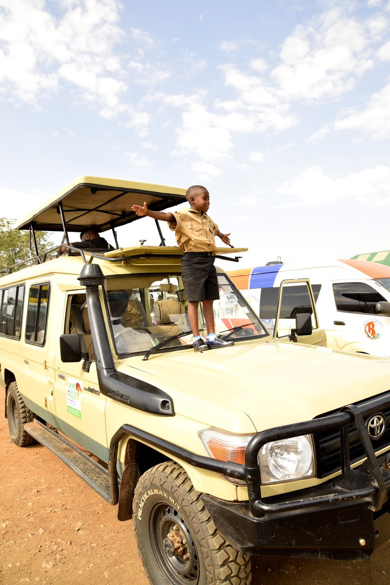 Today is #WorldGorillaDay and Uganda is proud to have the youngest tour guide Nicholas Tukwasibwe aged 6yrs #UN #UCC #UNEP #UTB #hometoafrica #kadaga #alloysiouskasoma