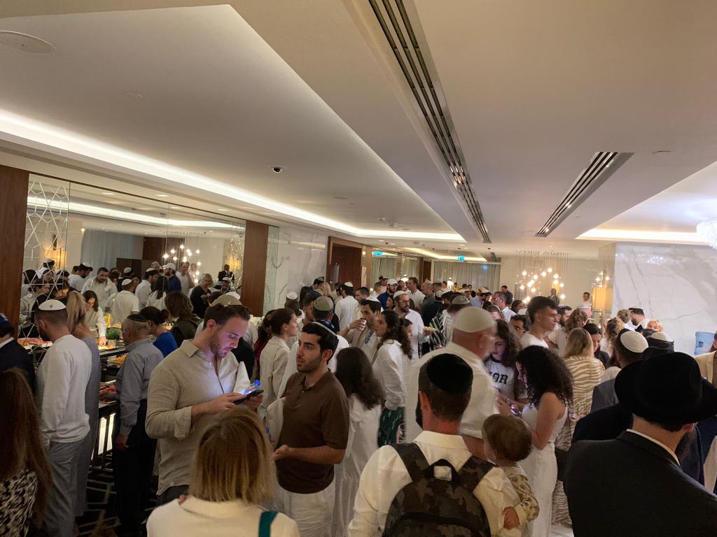 BruceGurfein's tweet image. Yom Kippur, a day of forgiveness, emphasizes reconciliation among us before seeking God&apos;s forgiveness. As we pray for a blessed year, let&apos;s come together with love, strengthening our bonds and fostering understanding. 🤝❤️ #YomKippur #Forgiveness #UnityInLove (image last year)