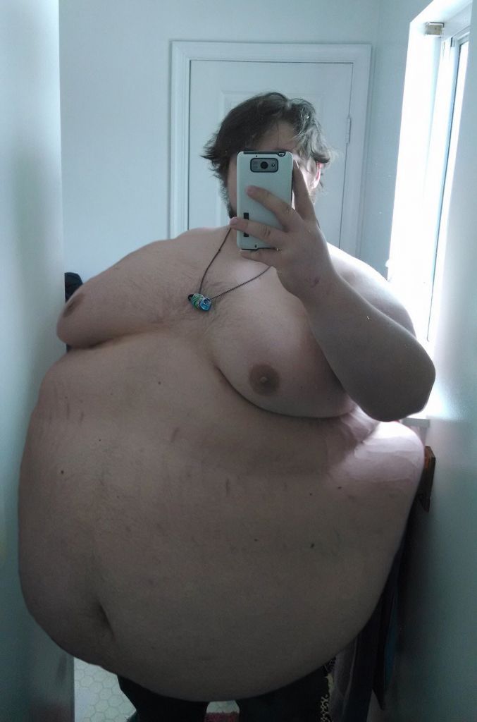 i am NOT obese. i am just a wholesome chubby femboy looking for a cute fit dom bf~ uwu