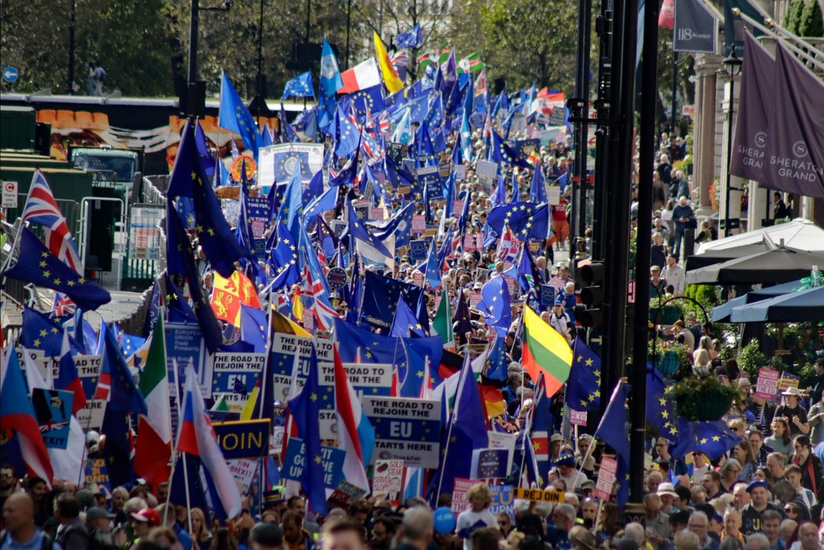 MarchForRejoin's tweet image. #RejoinMarch was No1 trending in the UK all day!  It still is now!

10s of thousands from all around the country and Europe were there with us!

We are putting #RejoinEU on the agenda and we'll keep it there - until we are back where we belong!

Thank you all so so much! 🇬🇧♥️🇪🇺