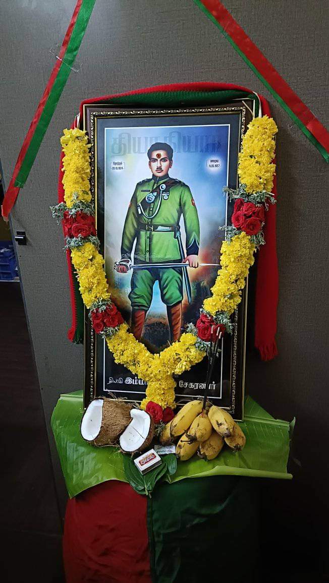 SBKIsenthil007's tweet photo. அழகு😍 வீரர் 🔥 தமிழ் பேரினத்தை சமநில படுத்திய மாவீரன் 
#தேசியதலைவர்_அரசுவிழா
@SeemanOfficial
அனைத்து தமிழர்களும் ஒரு தாய் மக்கள் 🙏 https://t.co/GHDriEi2Mz