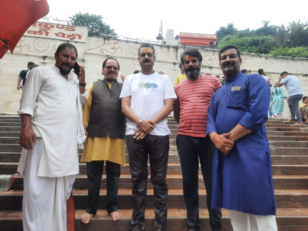 कल राधाष्टमी के पावन दिन पर हरिद्वार में पतित पावन भागीरथी मां गंगाजी के चरणों में स्नान करने का सौभाग्य प्राप्त हुआ।

हर हर गंगे!!!
#Haridwar