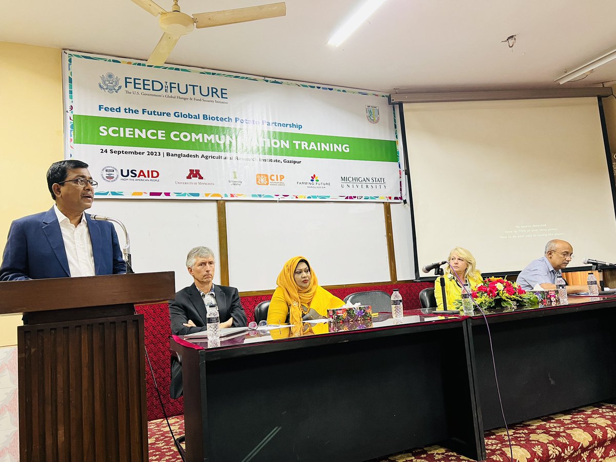 arif4science's tweet photo. BARI and @FarmingFutureBD jointly hosting the @Ftfpotatopjt Science Communication training. The art of communicating science of GMO and Biotechnology is very important for food security. https://t.co/wvUxN0sUoU