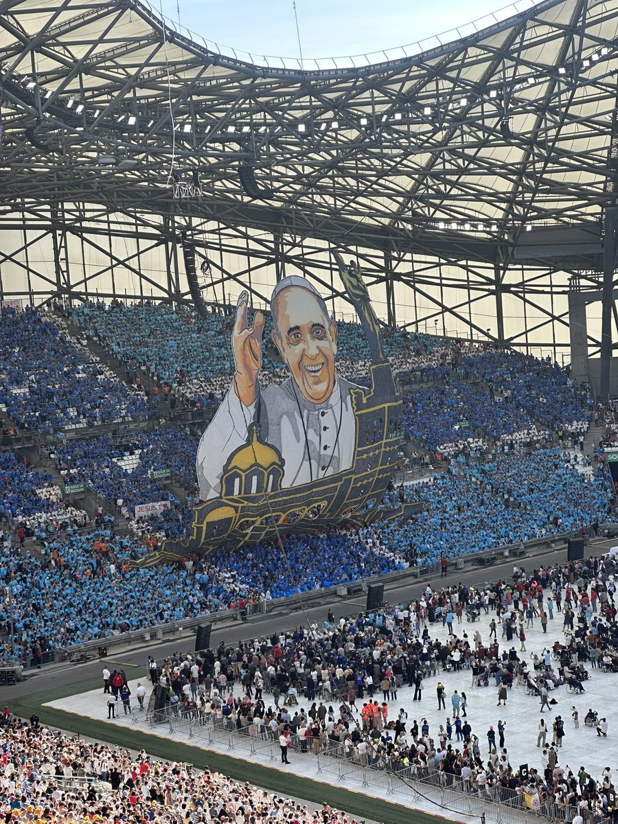 GehantDavid's tweet image. C’est un jour historique pour la France, @maregionsud et @marseille avec la venue de @Pontifex_fr au stade Vélodrome. Quelles que soient nos croyances il délivre un message de paix et d’espoir pour la planète qu’il serait bon d’entendre! 

#PapeAMarseille 
#Pape