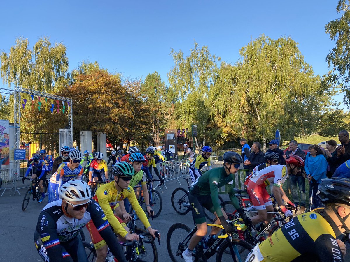 Aux côtés du Maire <a href="/franckmarlin/">Franck Marlin</a>,  de <a href="/gerardhebert91/">Hebert Gérard</a> Conseiller Regional et Président de l’Ile de Loisirs et de nombreux autres élus locaux, le top départ de la course cycliste Prix municipal de la fête Saint-Michel, organisée par le Vélo Club d’Etampes (VCE) vient d’être donné