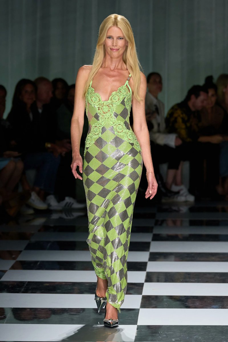 XFashion's tweet photo. Stars Catwalk @Versace ✨From @KendallJenner to #ClaudiaSchiffer by way of #GigiHadid & #PreciousLee✨
Versace Spring 2024 Ready-to-Wear
via @voguemagazine https://t.co/6iFSBiCMpP https://t.co/dAeB6DzrNQ