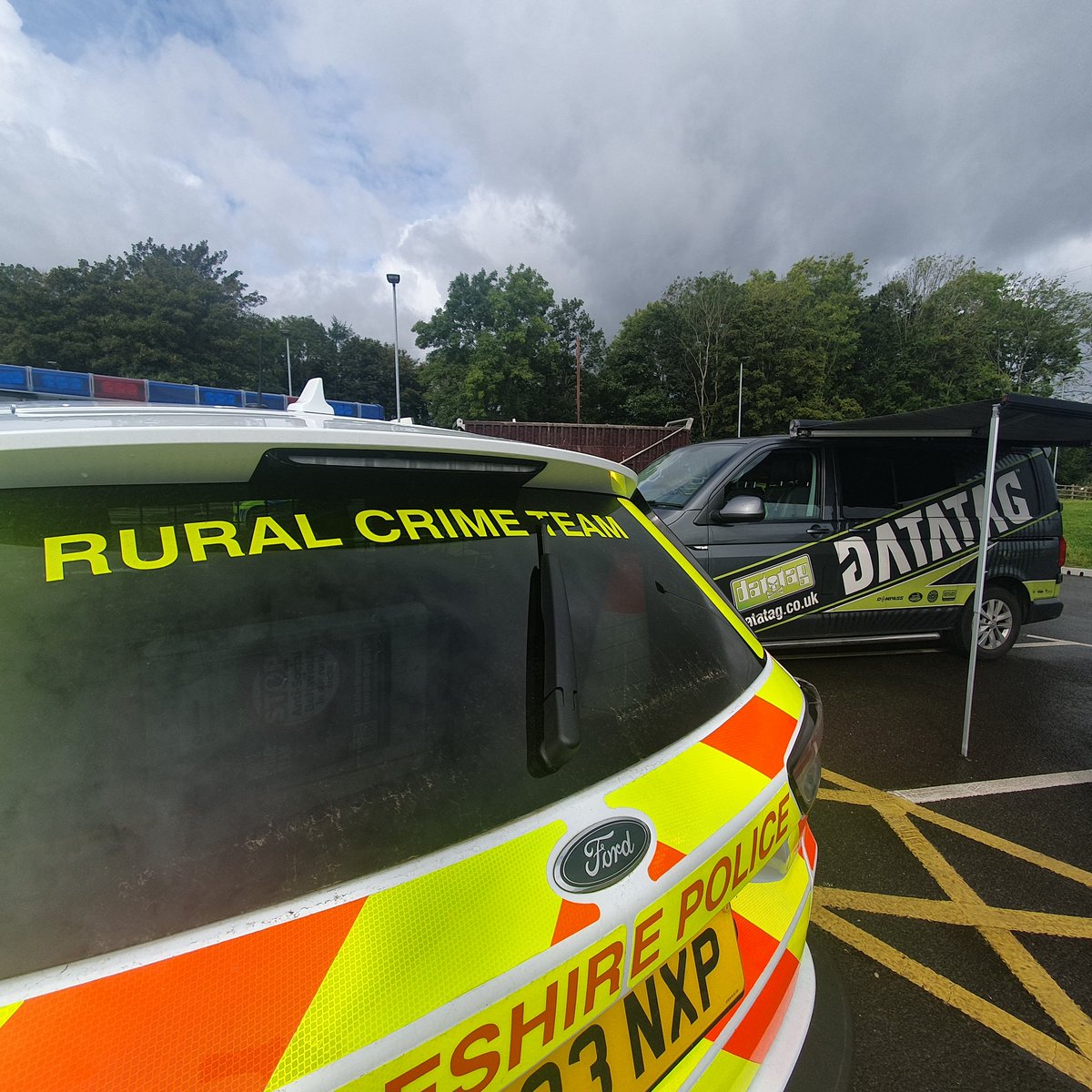 Great #wastecrime operation last week arranged by one of the team.  Working with our good friends from @DatatagID trust me we made full use of the van's awning, the weather was horrendous🥺. #RuralCrimeWeek #ruralcrimeactionweek @RuralCrimeNtwk