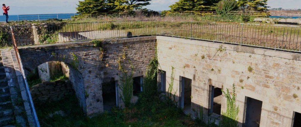 Voter pour la redoute des BlancsSablons #LeConquet ! ! !
On s'y retrouve après travaux... pour prendre un café, lire et... surfer. 
 #Lotodupatrimoine
leconquet.bzh/actualites/ren…