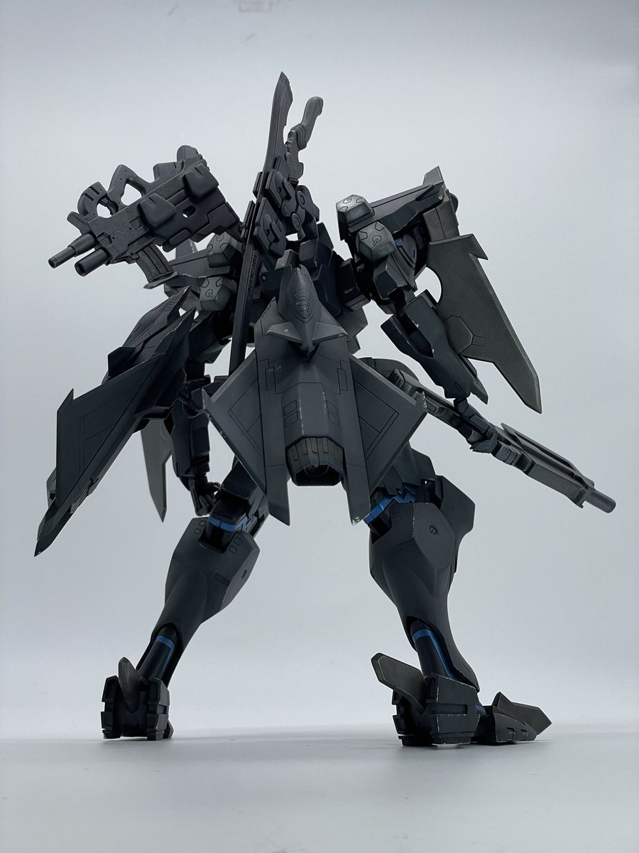 zama1126225's tweet photo. 作品名　EF−2000タイフーン日本帝国仕様
作品コメント　ノンスケールのタイフーンと武御雷のミキシング作品になります。控えめなウェザリングを施すことで現用機らしさを目指して制作いたしました。
＃マブラヴコン
＃マブラヴオルタネイティブ https://t.co/tPpsDf9zpm