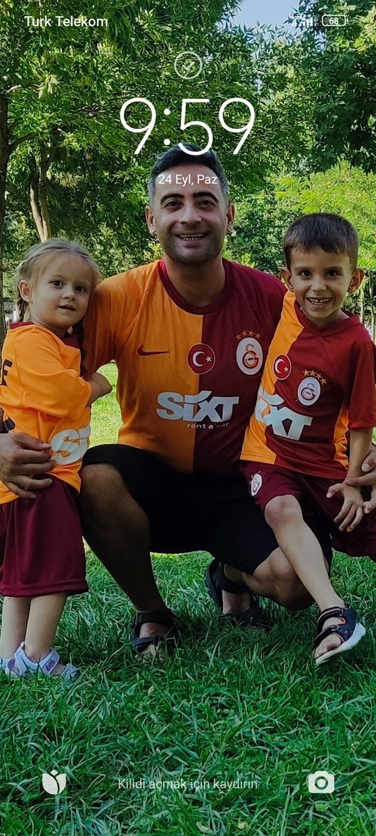 hsynkcgl's tweet photo. @GalatasaraySK İcardi başka ama benim duvar kağıdım daha güzel 😅❤️ https://t.co/Txc3azXVxr