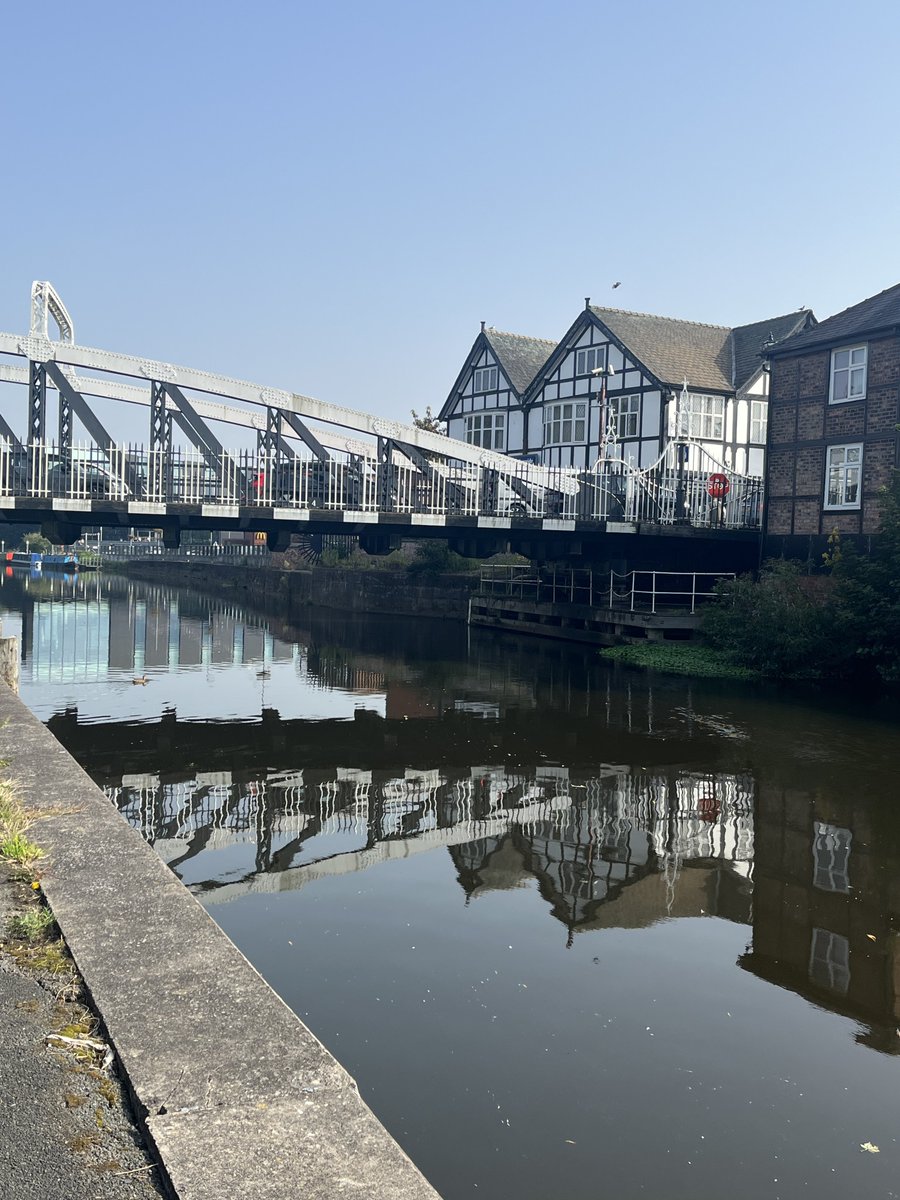 As you wander along the riverbanks of The River Weaver, you'll spot numerous canal boats. It’s a tranquil charm and is lovely for an Autumnal stroll. #WorldRiversDay #Northwich