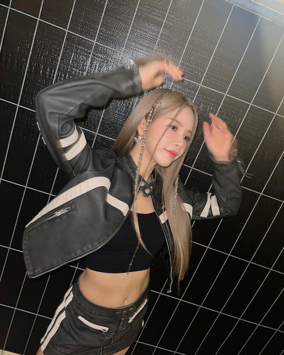 lunaestreIIad0s's tweet photo. [solarkeem IG]
——
Poland was great🫶🏼

🔗https://t.co/6GdkleKKxb

#MAMAMOO #SOLAR
#마마무 #솔라
@RBW_MAMAMOO https://t.co/VhRRN2tym7