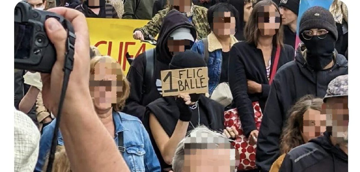 vanhemelryckfab's tweet photo. Une photo qui illustre parfaitement le résultat de cette #haineantflics distillée a des fins électorales !

Les #FDO sont les derniers remparts de notre République. Ils l’ont été encore une fois face à ceux qui veulent instaurer le chaos.

#RespectFDO #Sochaux #marchedelahonte https://t.co/A3WkANN9JA