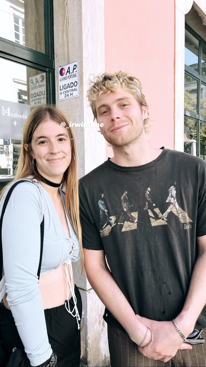 _irwinftme's tweet photo. 🥺 yesterday i was the luckiest person i’ll forever be grateful <3 after 9 years this finally happened 😩💛 (ignoring my face i was shocked with happiness) https://t.co/w6Kgzw1TeH