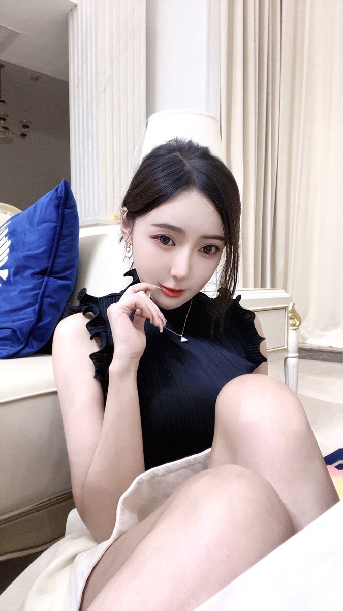 给我画大饼的时候记得撒点芝麻，我嘴叼 https://t.co/vk8YsENsKj