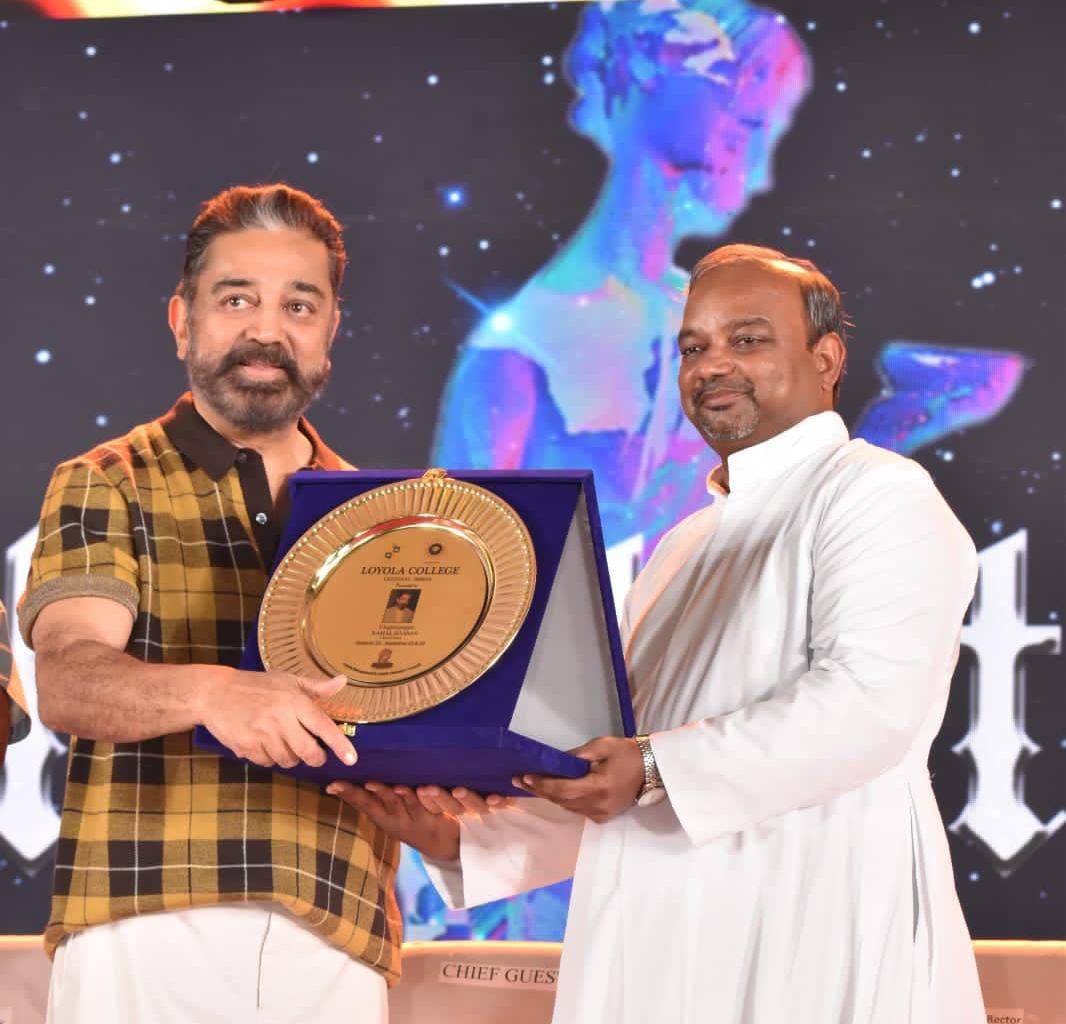 TamilTvChanExp's tweet photo. #Ulaganayagan @ikamalhaasan at #Loyala Culturals Event https://t.co/8dVrUFP8CH